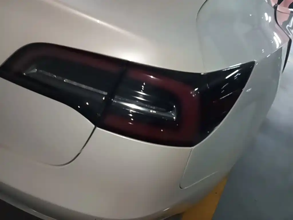 Tesla Model 3 — миниатюра 8