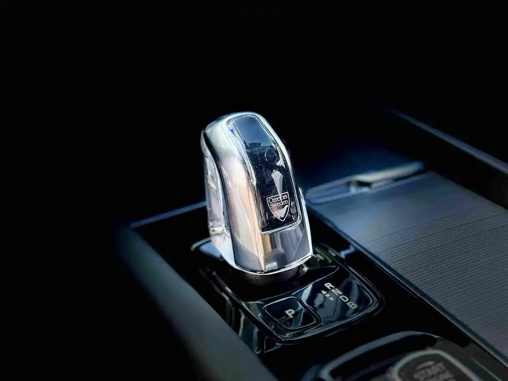 Volvo XC60 PHEV — миниатюра 15