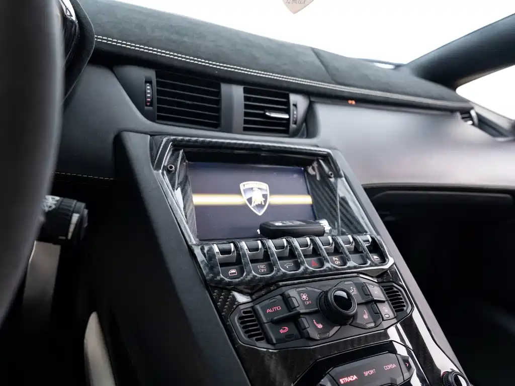 Lamborghini Aventador — миниатюра 20
