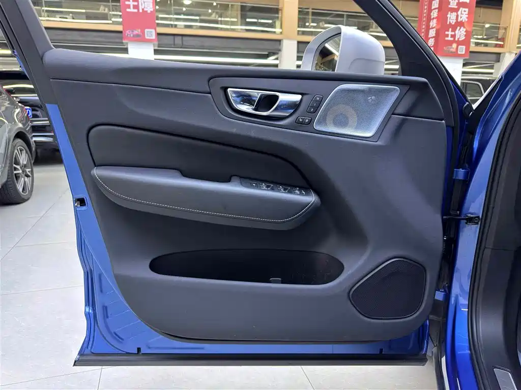 Volvo XC60 PHEV — миниатюра 14
