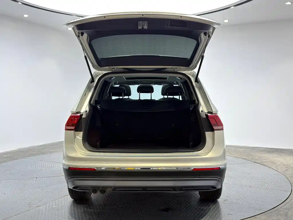 Volkswagen Tiguan L — миниатюра 16