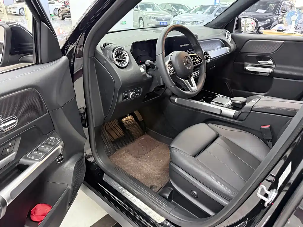 Mercedes-Benz GLB — миниатюра 4