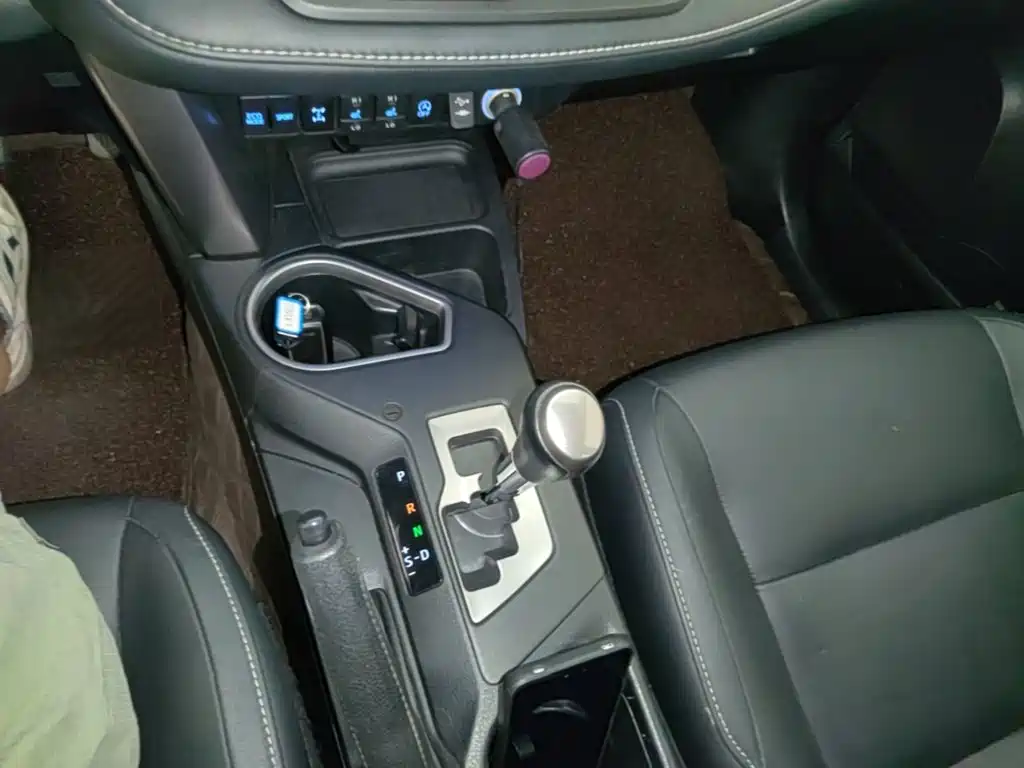 Toyota RAV4 — миниатюра 14