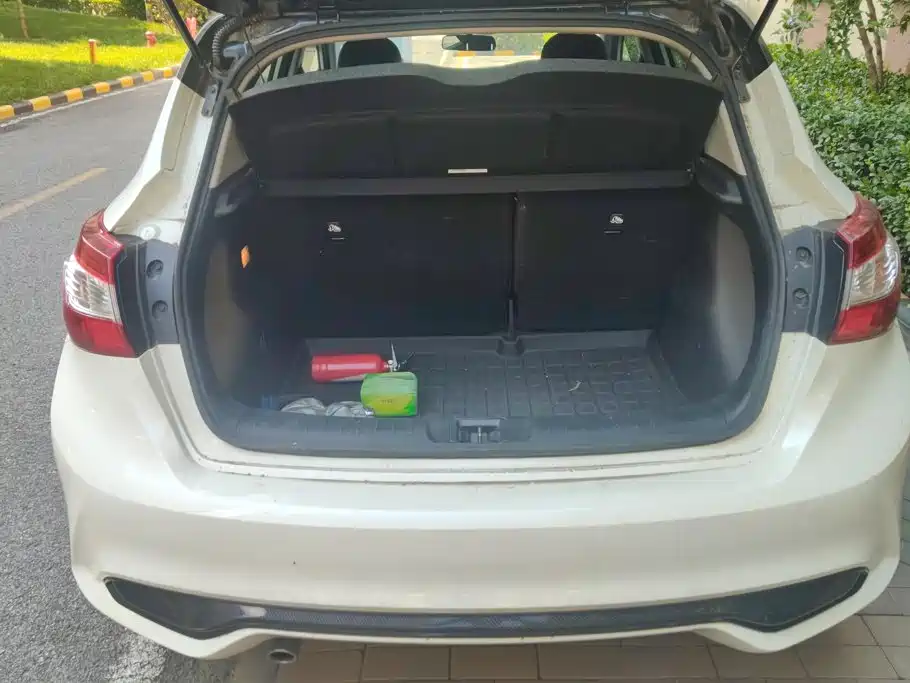 Nissan Tiida — миниатюра 4