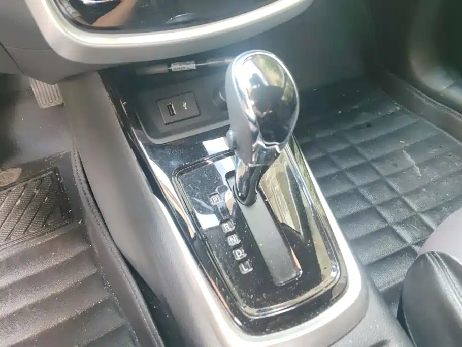 Nissan Tiida — миниатюра 16