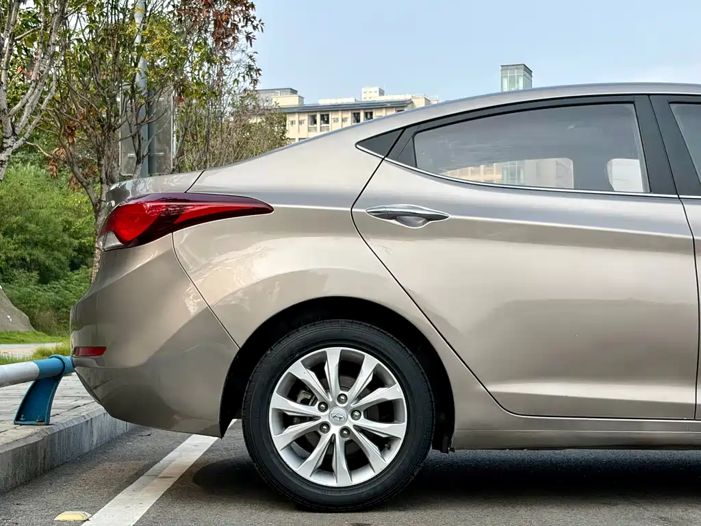 Hyundai Elantra Langdong — миниатюра 14