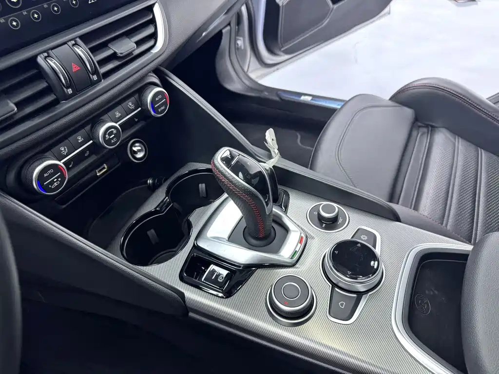 Alfa Romeo Giulia — миниатюра 6