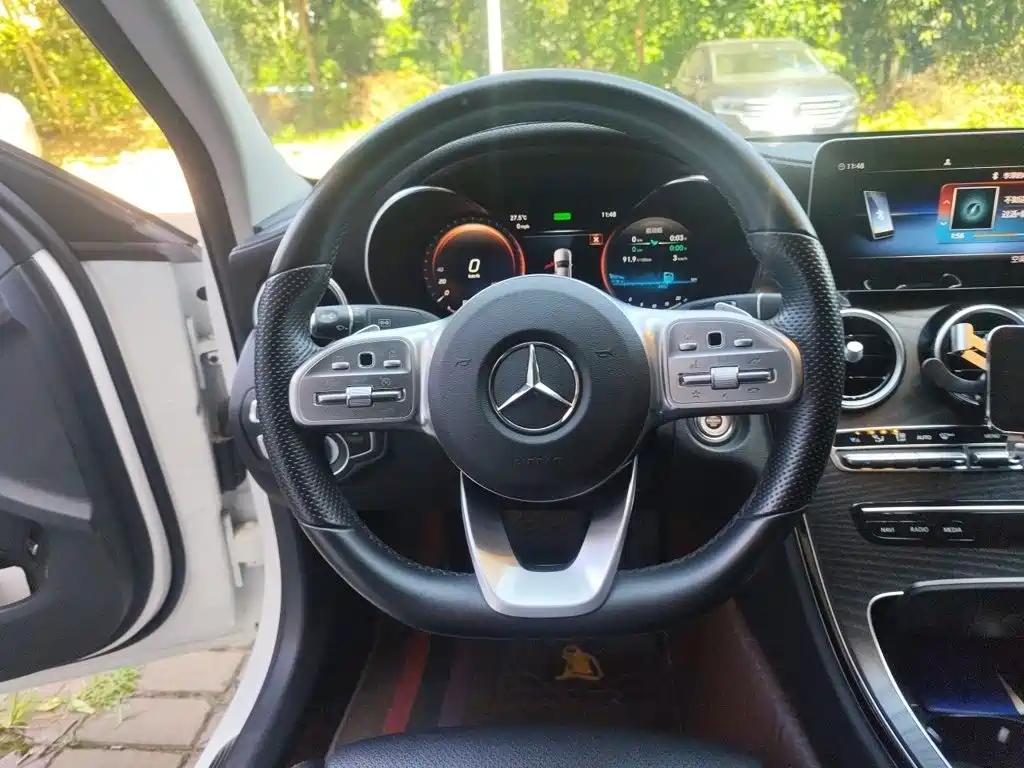 Mercedes-Benz C-Class — миниатюра 6
