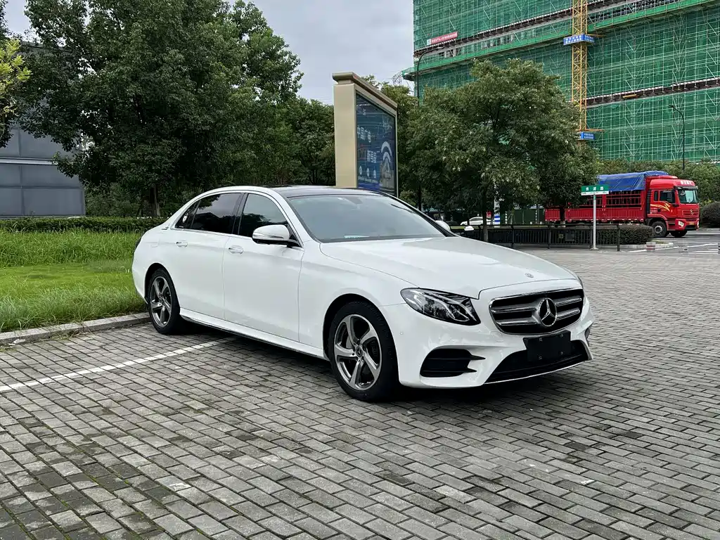 Mercedes-Benz E-Class — миниатюра 3