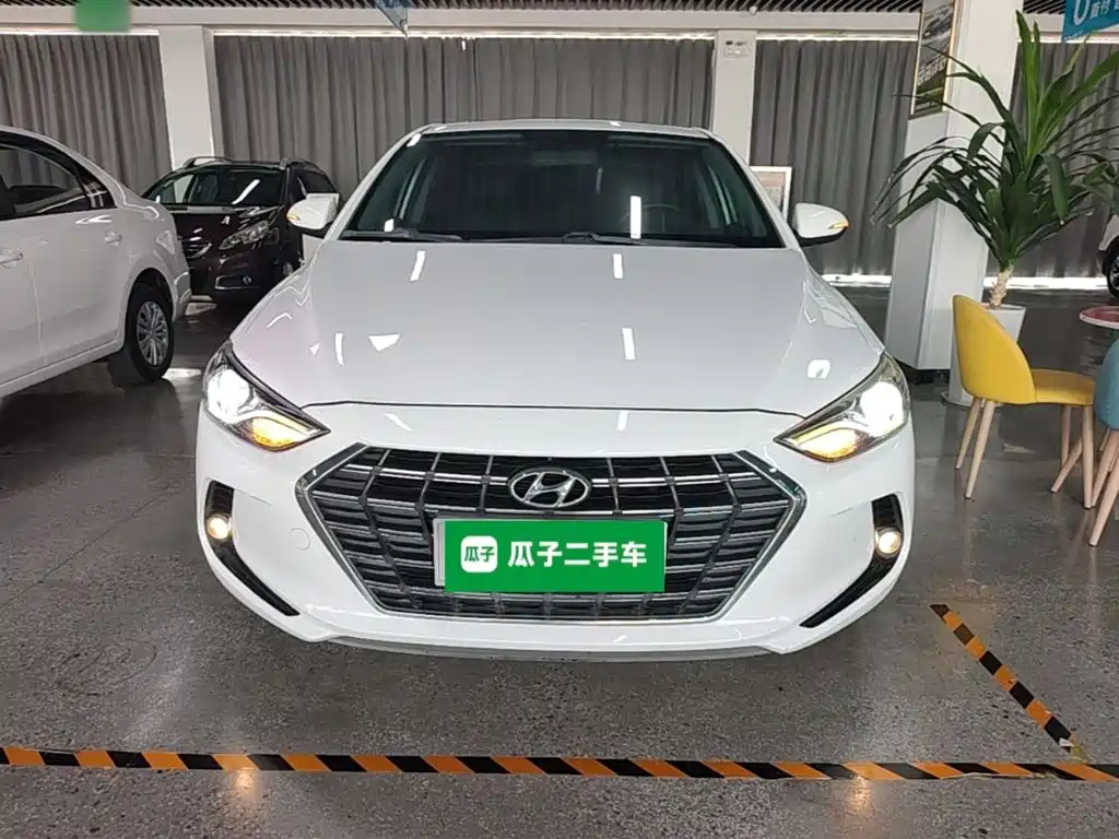 Hyundai Elantra — миниатюра 3