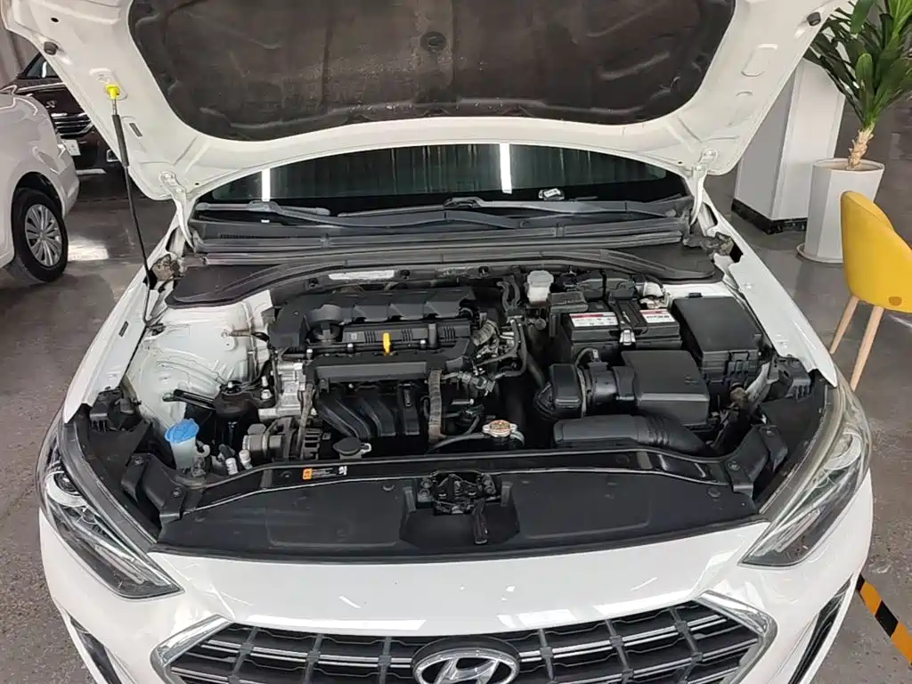 Hyundai Elantra — миниатюра 16