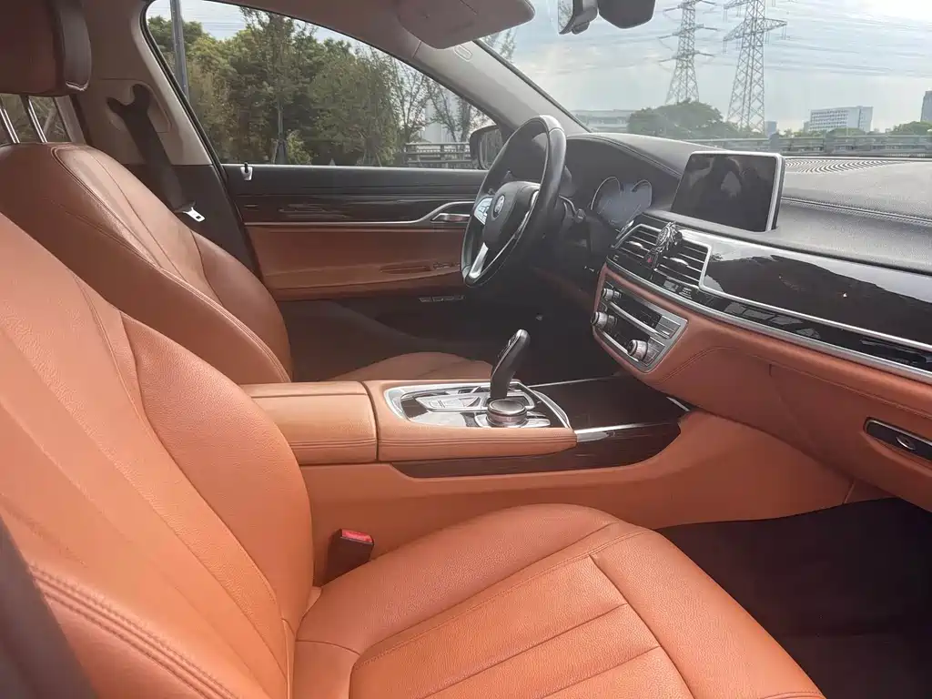 BMW 7 Series — миниатюра 4