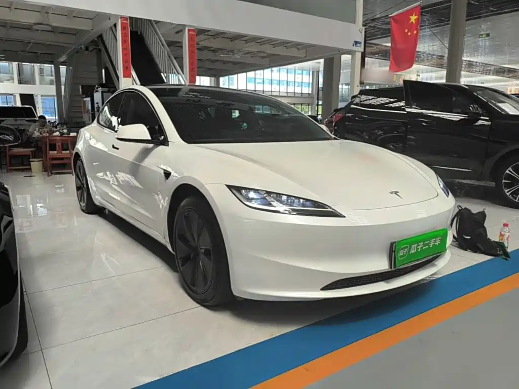 Tesla Model 3 — миниатюра 4