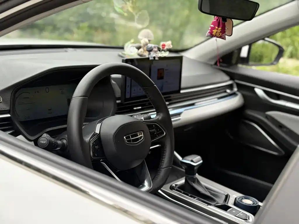 Geely Emgrand — миниатюра 2