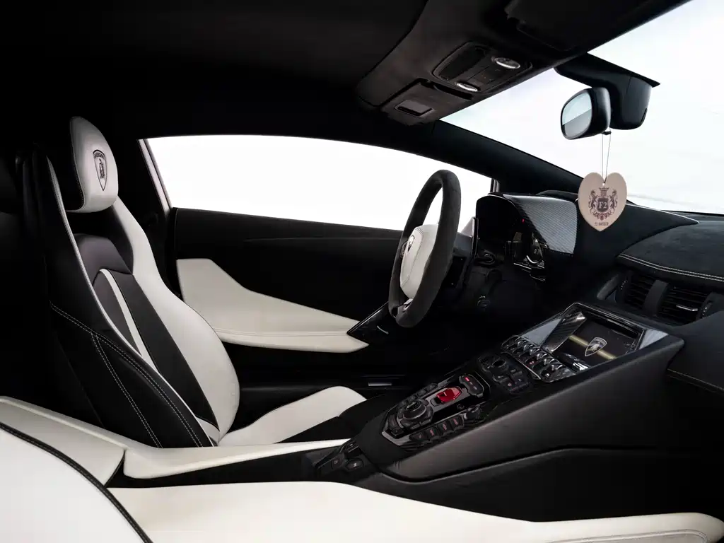 Lamborghini Aventador — миниатюра 26