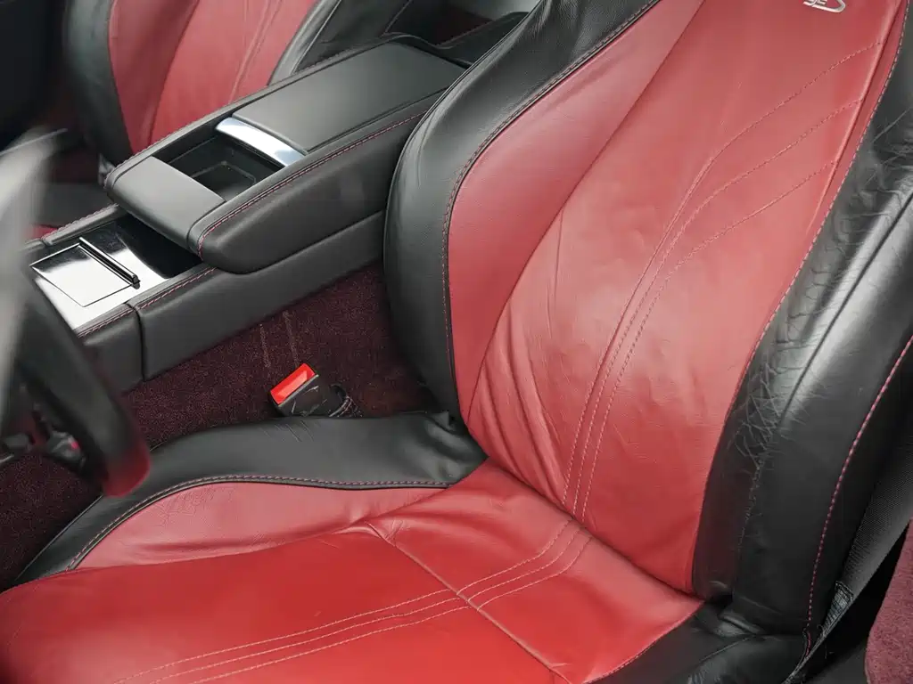 Aston Martin V8 Vantage 2012 4.7L S Coupe