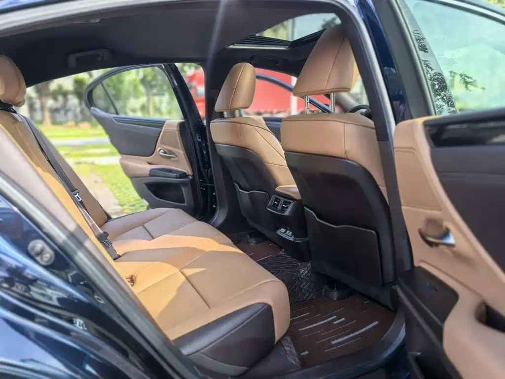 Lexus ES — миниатюра 9