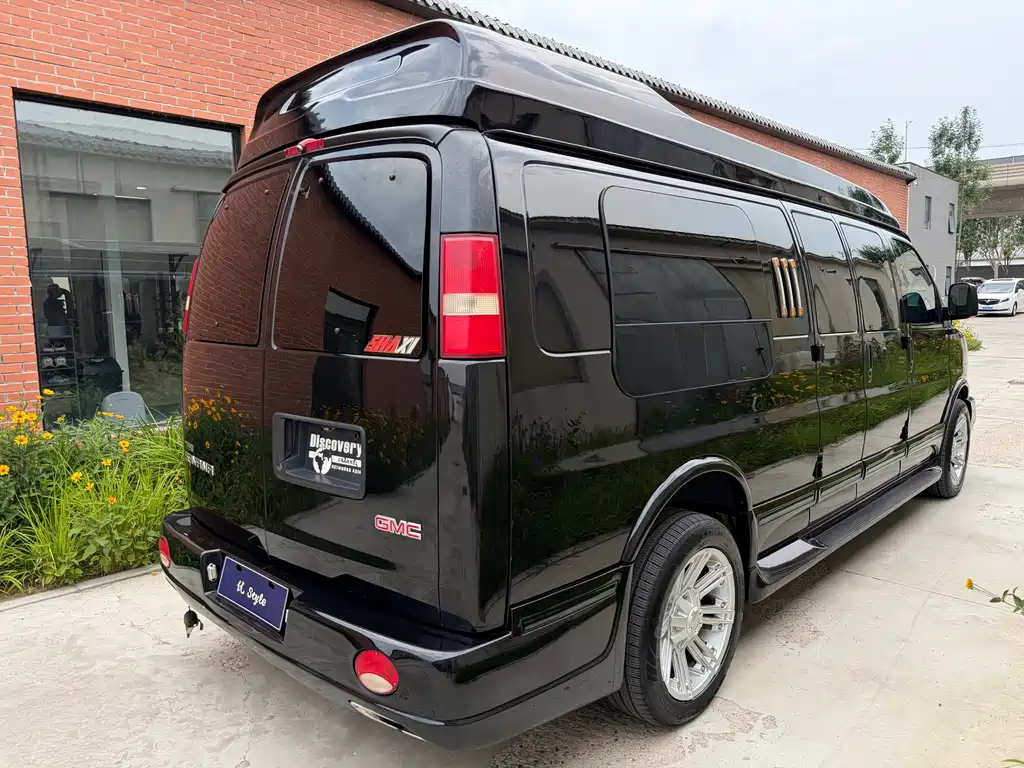 GMC Savana — миниатюра 3