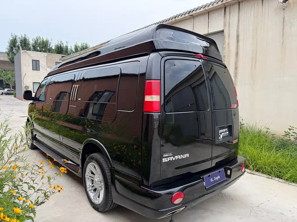 GMC Savana — миниатюра 6