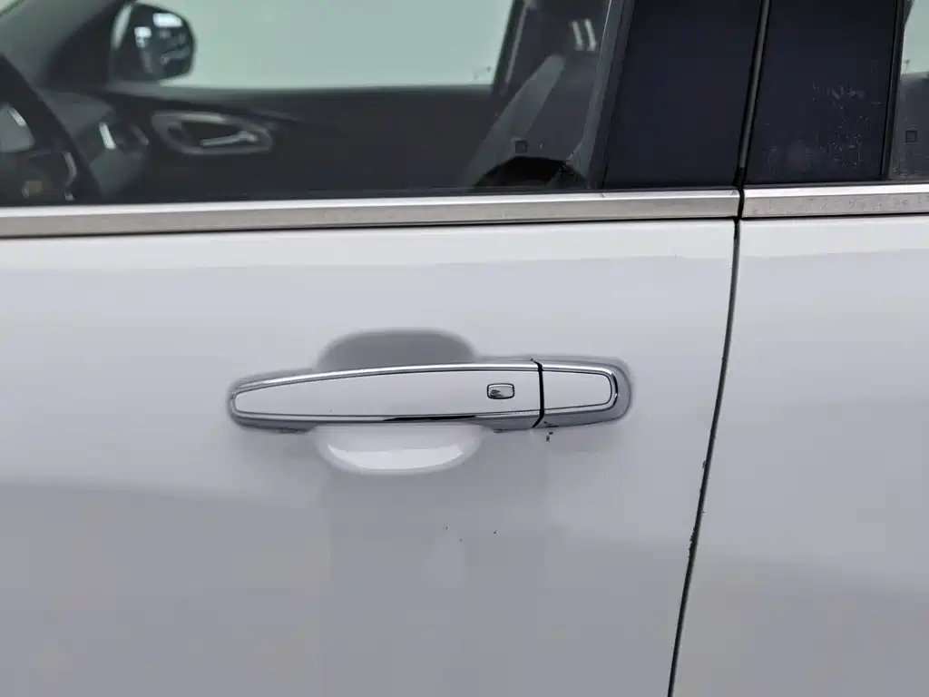 Chevrolet Equinox — миниатюра 18