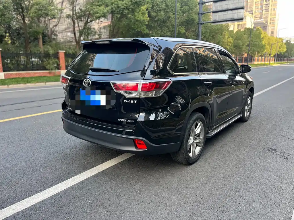 TOYOTA HIGHLANDER