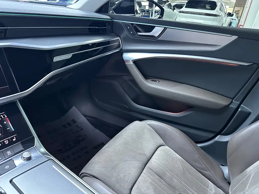 Audi A7L — миниатюра 9