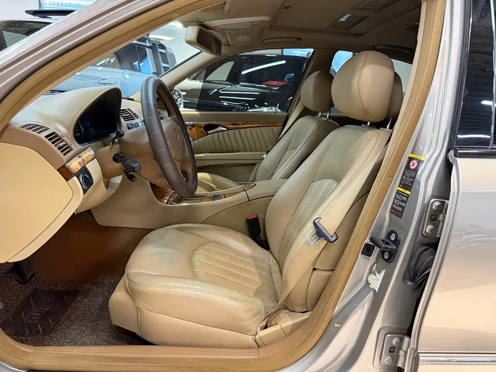 Mercedes-Benz E-Class — миниатюра 7