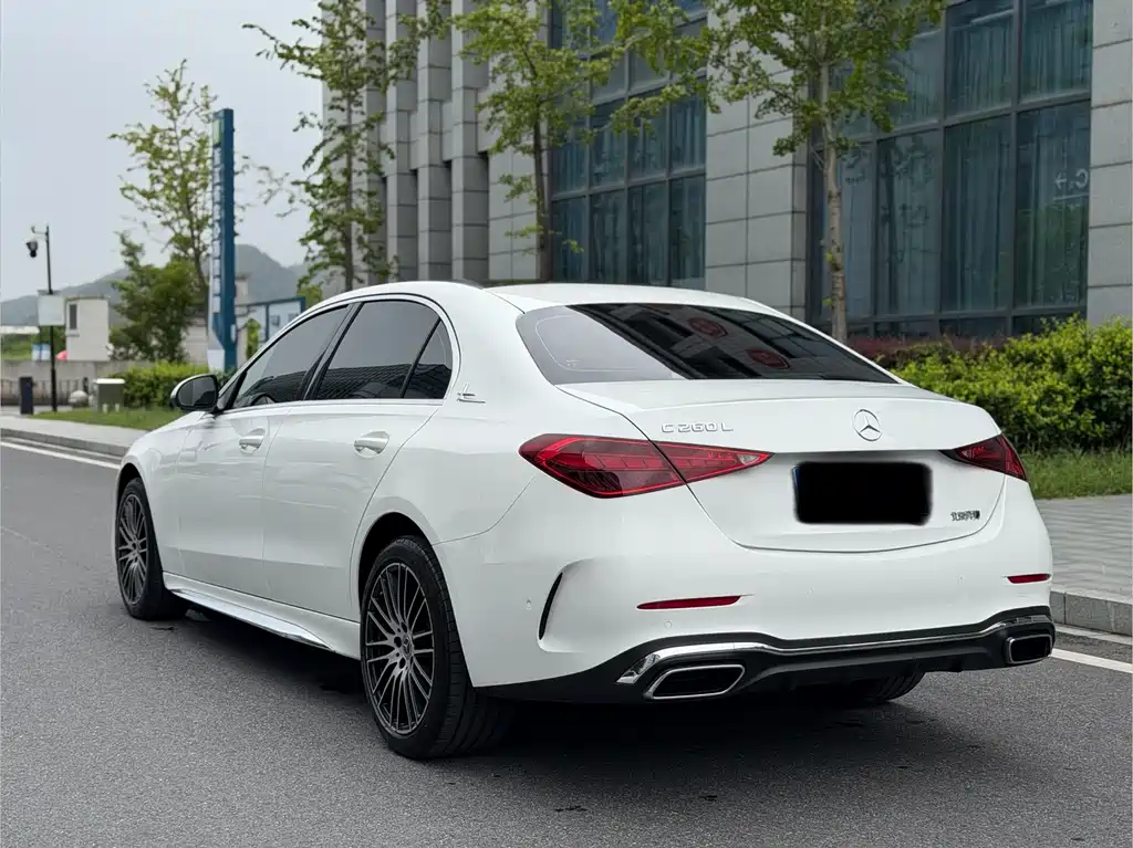 Mercedes-Benz C-Class — миниатюра 13