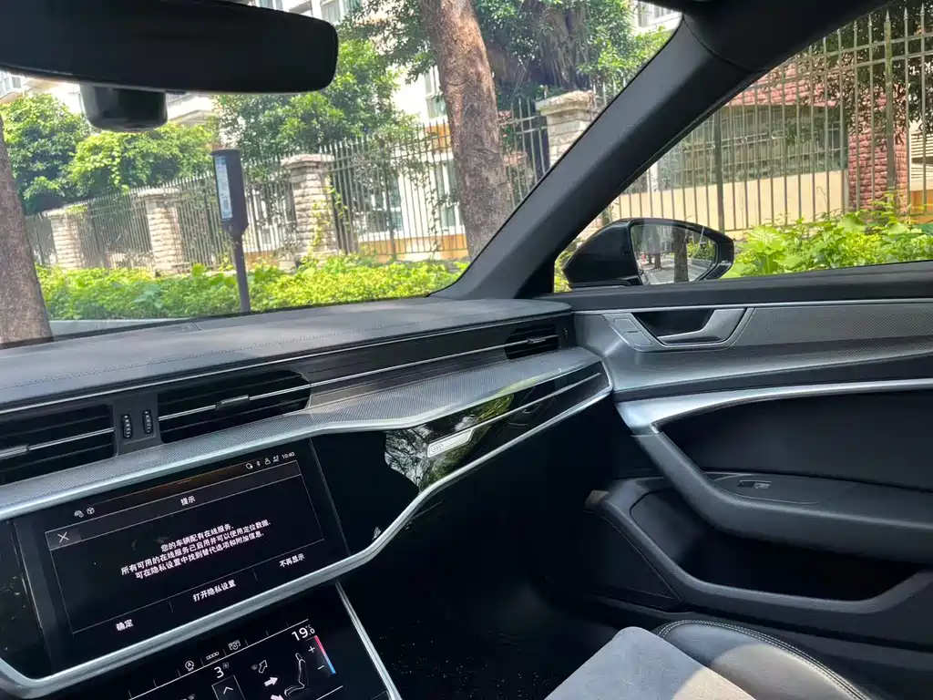 Audi A6L 2023 40 TFSI Luxury