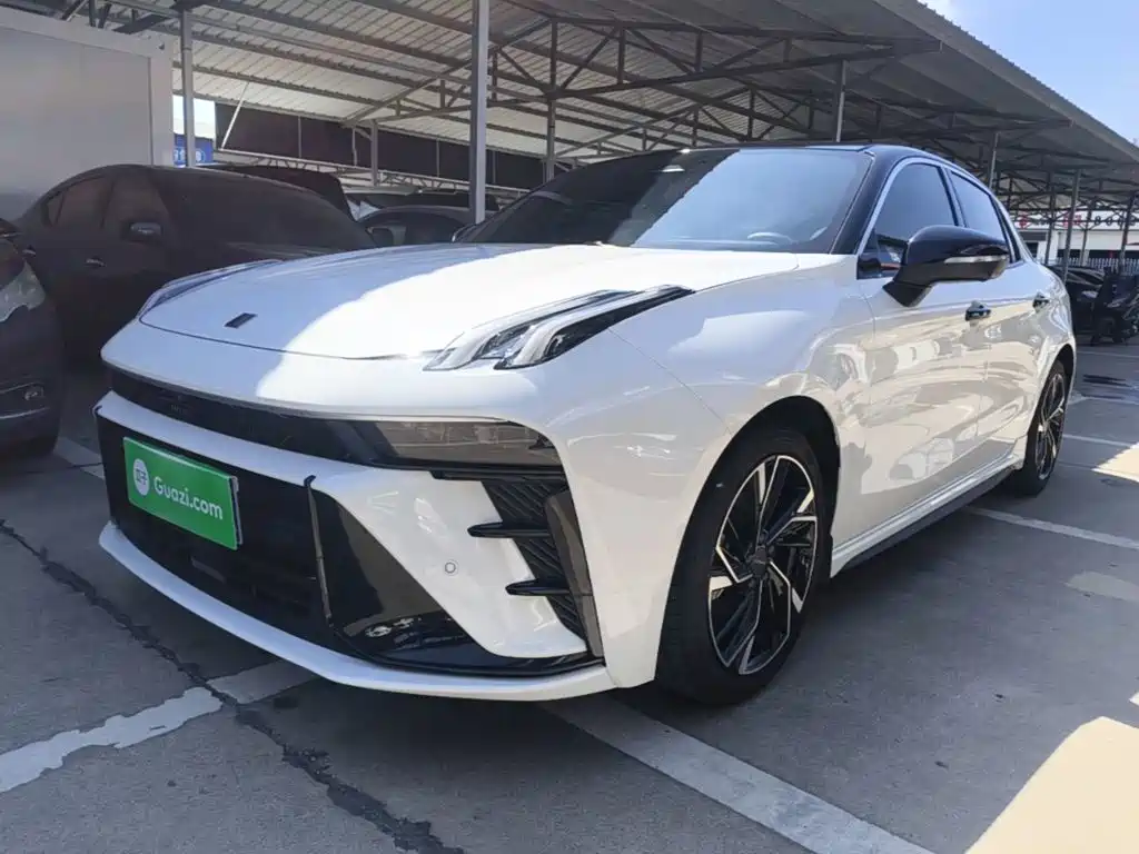 Lynk & Co 03