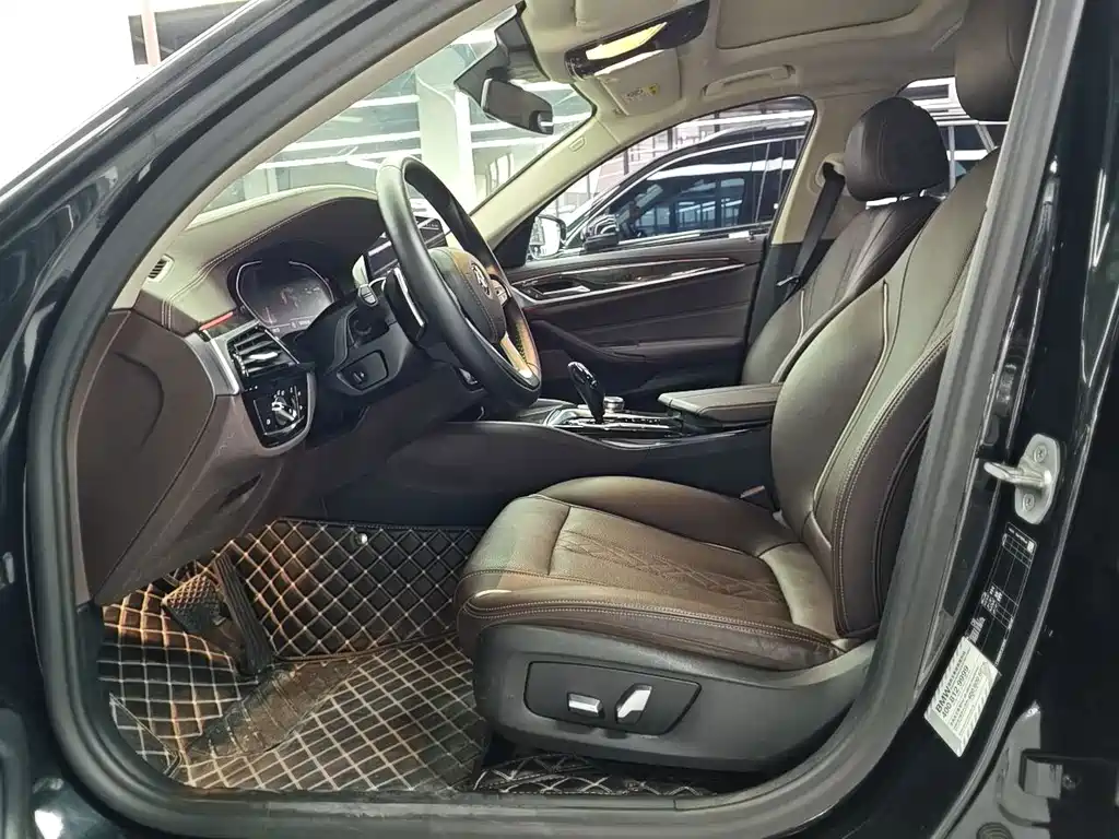 BMW 5 Series — миниатюра 6
