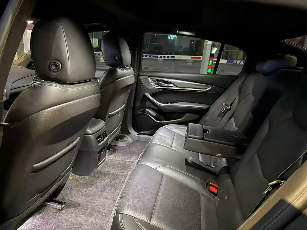 Cadillac CT5 — миниатюра 6