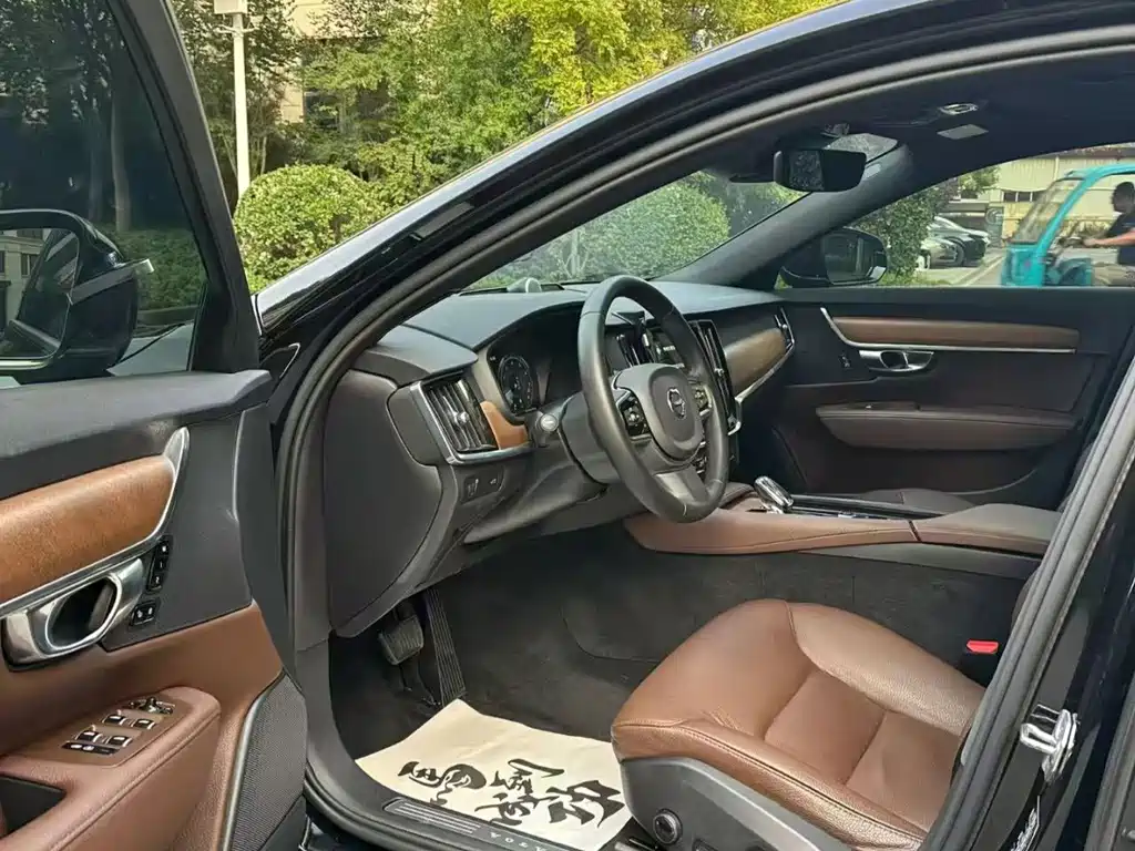 Volvo S90 — миниатюра 5