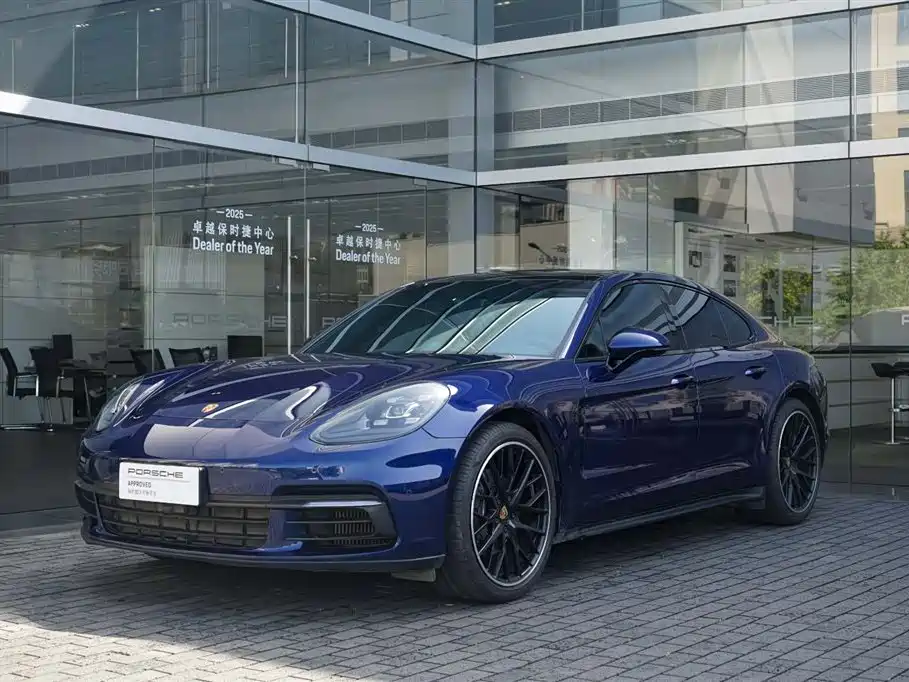 Porsche Panamera 2021