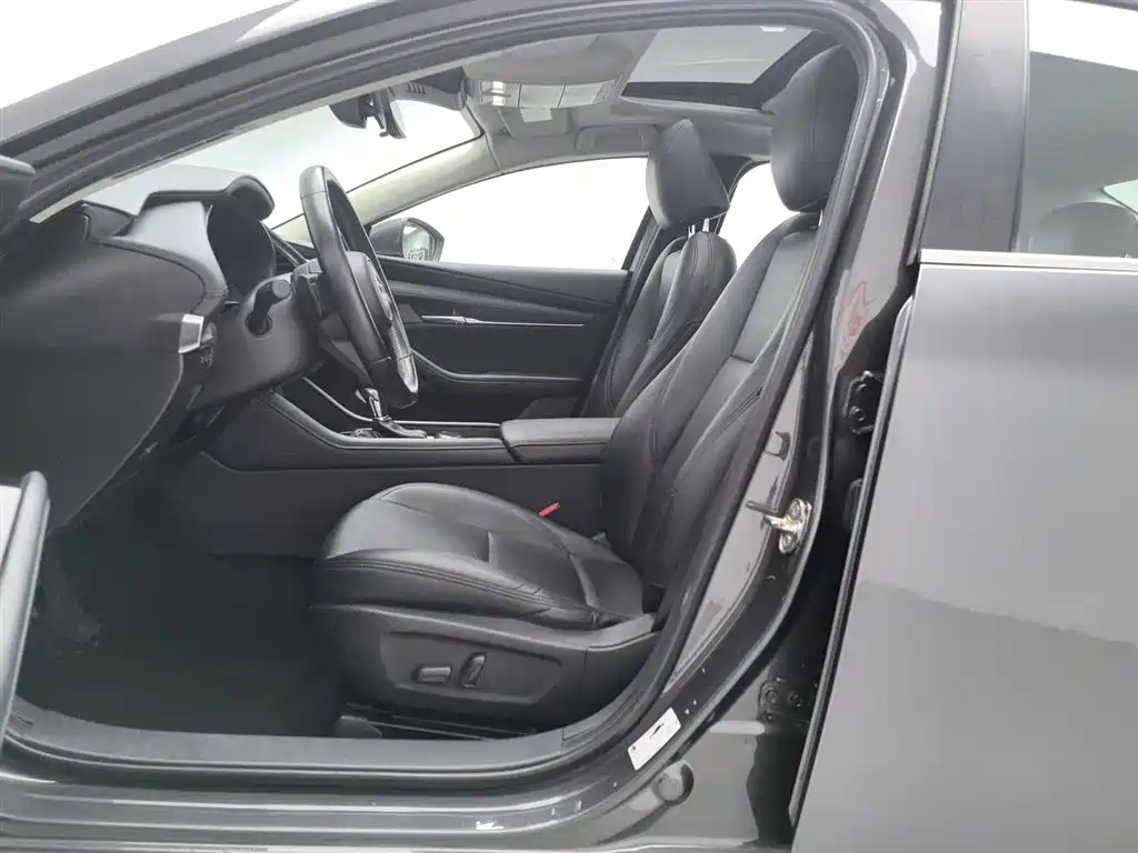 Mazda Mazda3 3 2021 2.0L AT
