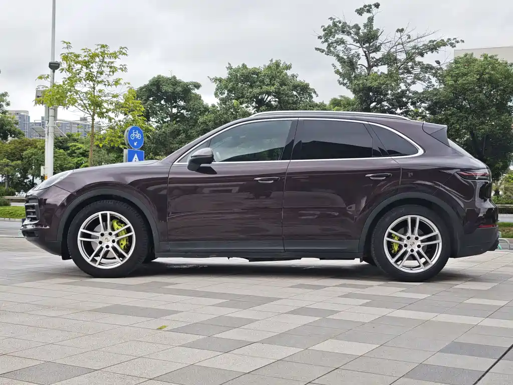 Porsche Cayenne — миниатюра 9
