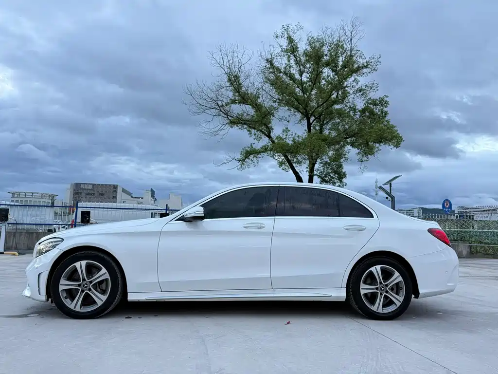 Mercedes-Benz C-Class — миниатюра 3