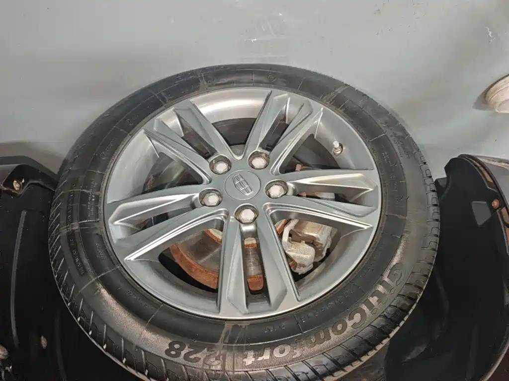 Geely Emgrand — миниатюра 23