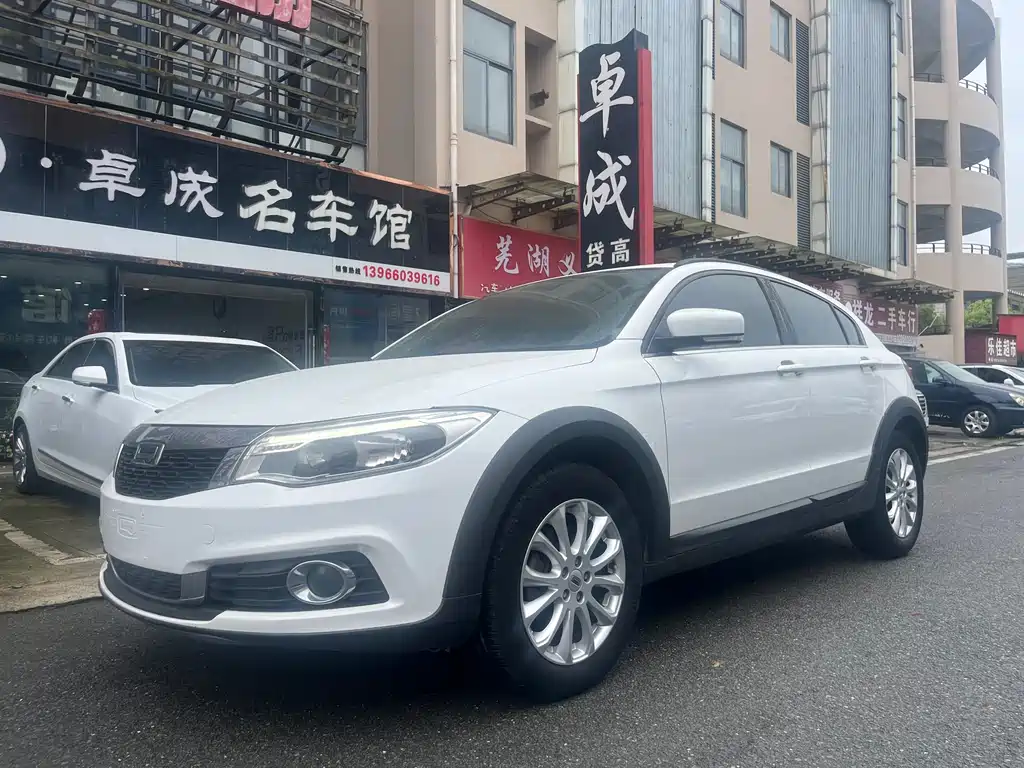 Qoros Qoros 3 2016