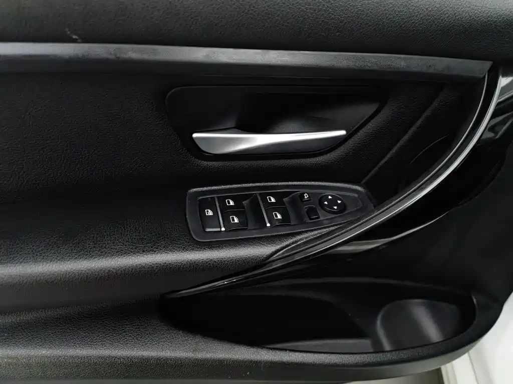 BMW 3 Series — миниатюра 9