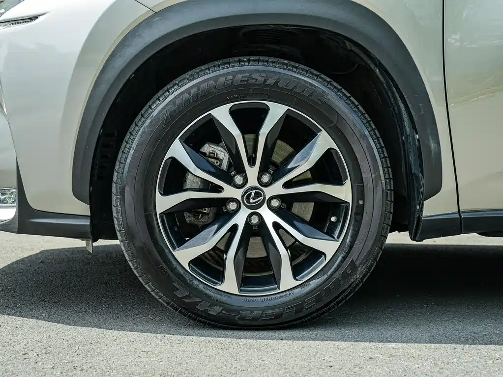 Lexus NX 2015 200t F SPORT