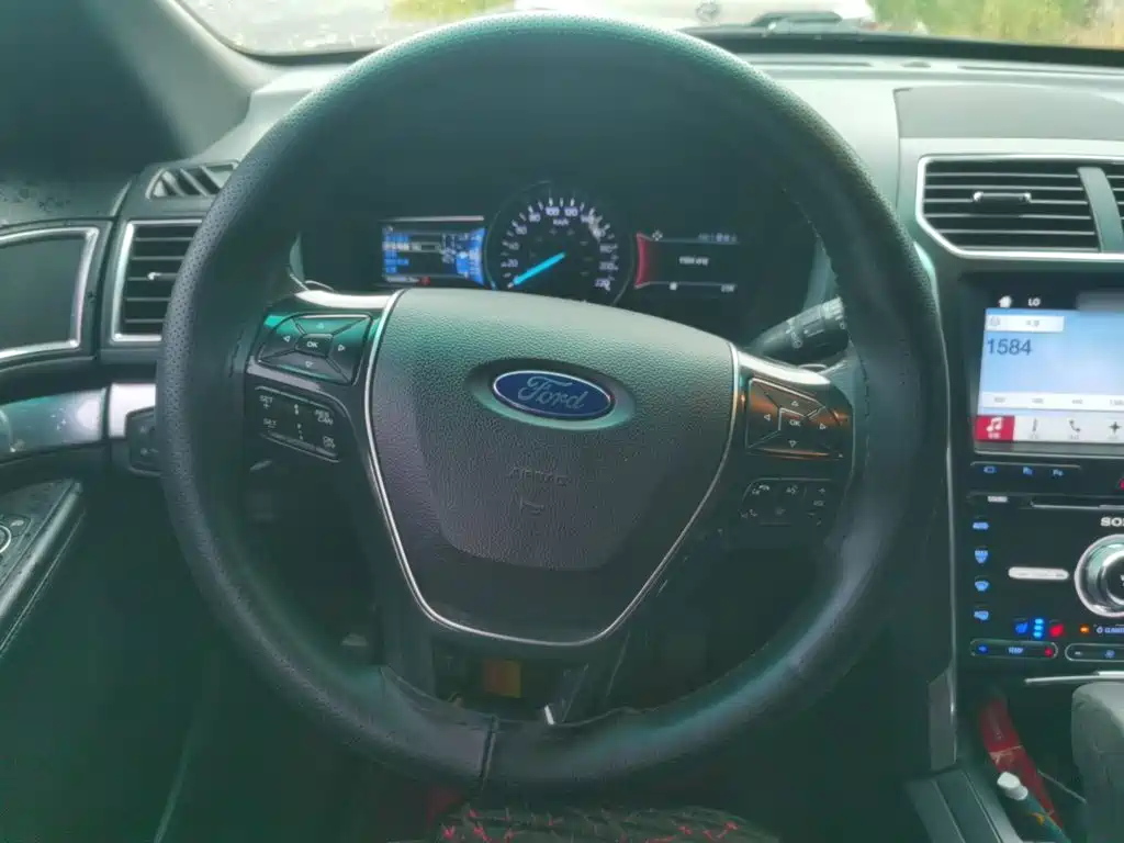 Ford Explorer (Import) — миниатюра 3
