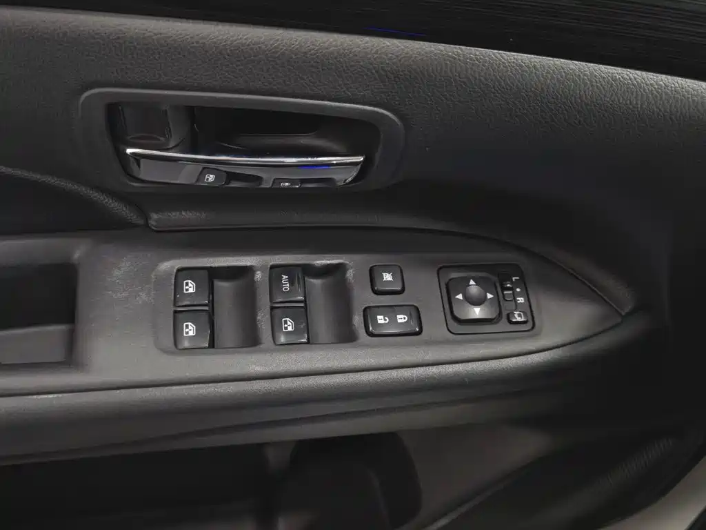 Mitsubishi Outlander — миниатюра 9