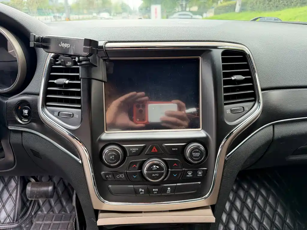 Jeep Grand Cherokee (Import) — миниатюра 10