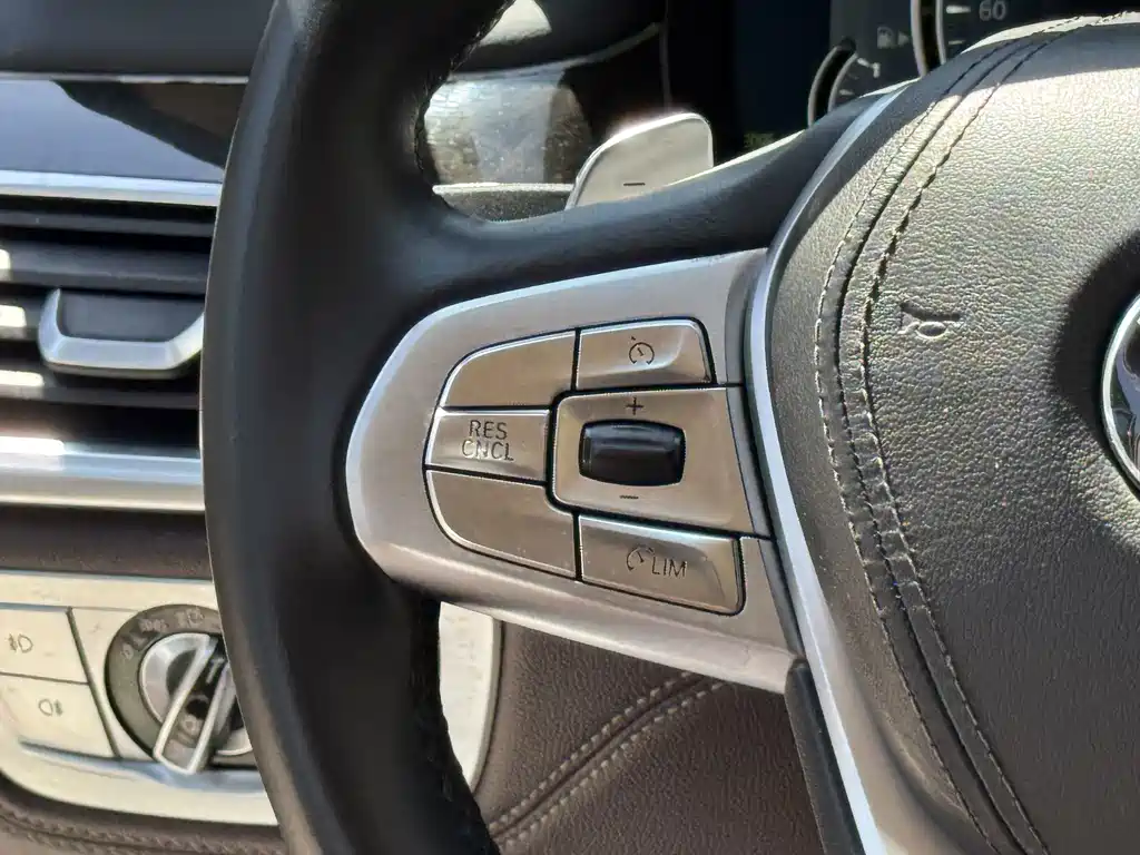 BMW 7 Series — миниатюра 9