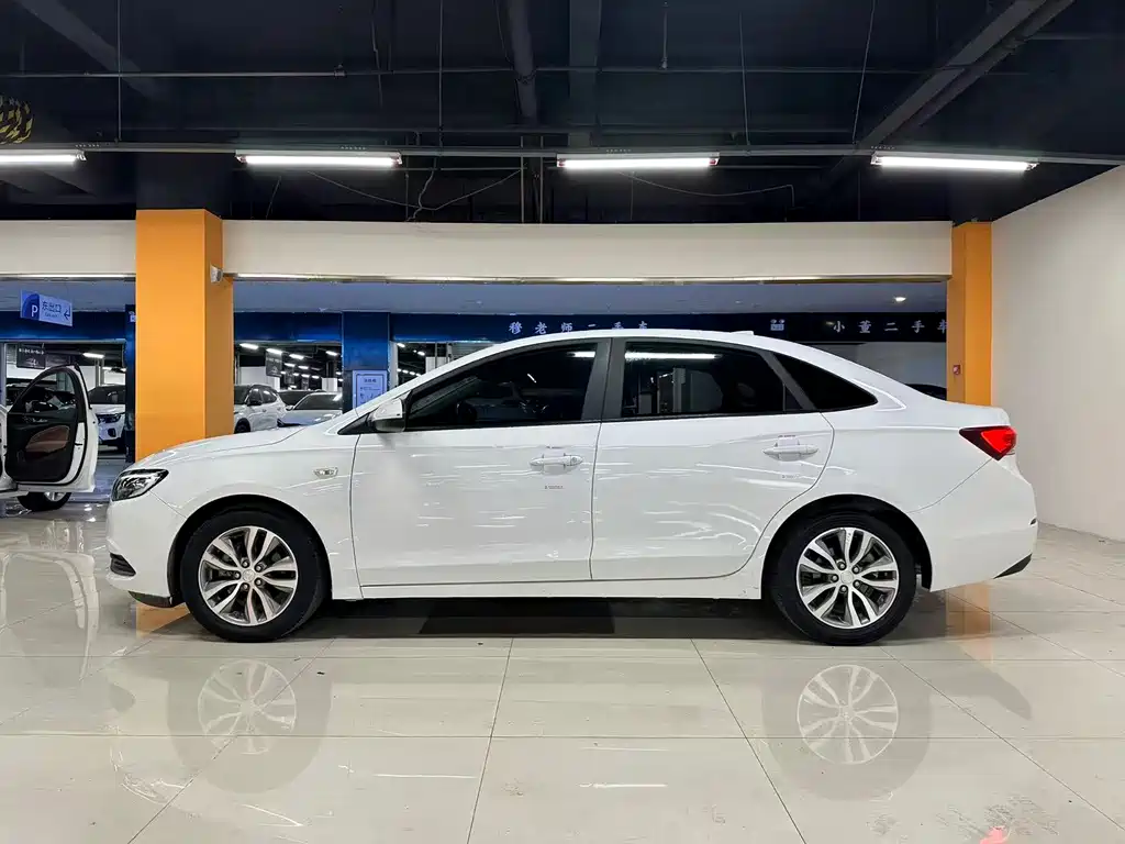 Buick Excelle — миниатюра 9