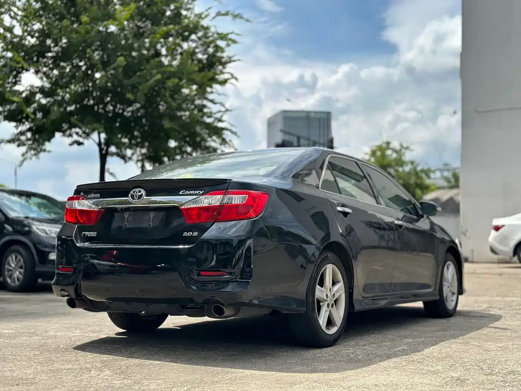 Toyota Camry — миниатюра 5