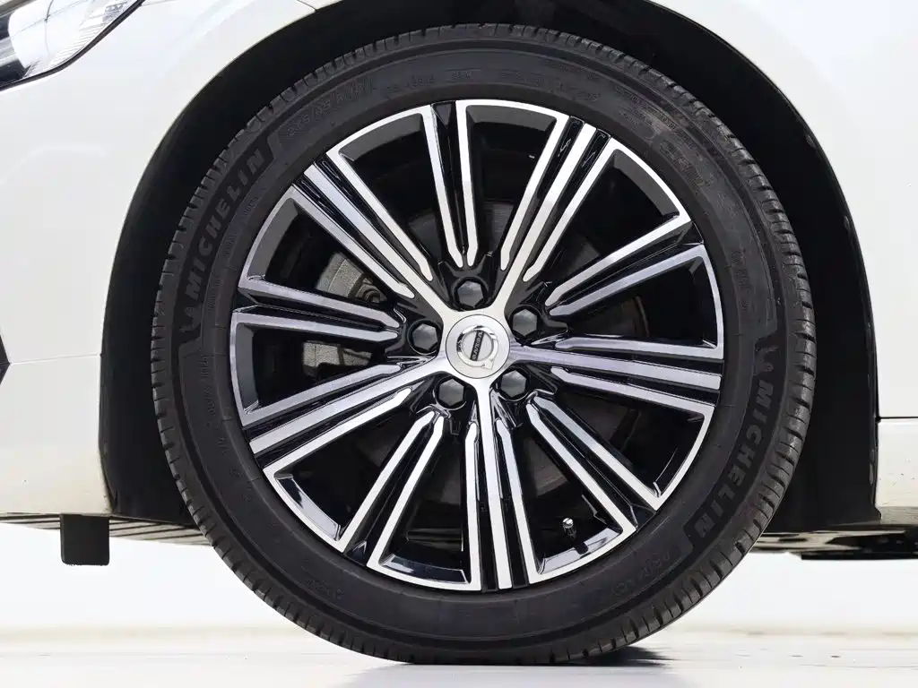 Volvo V60 — миниатюра 29