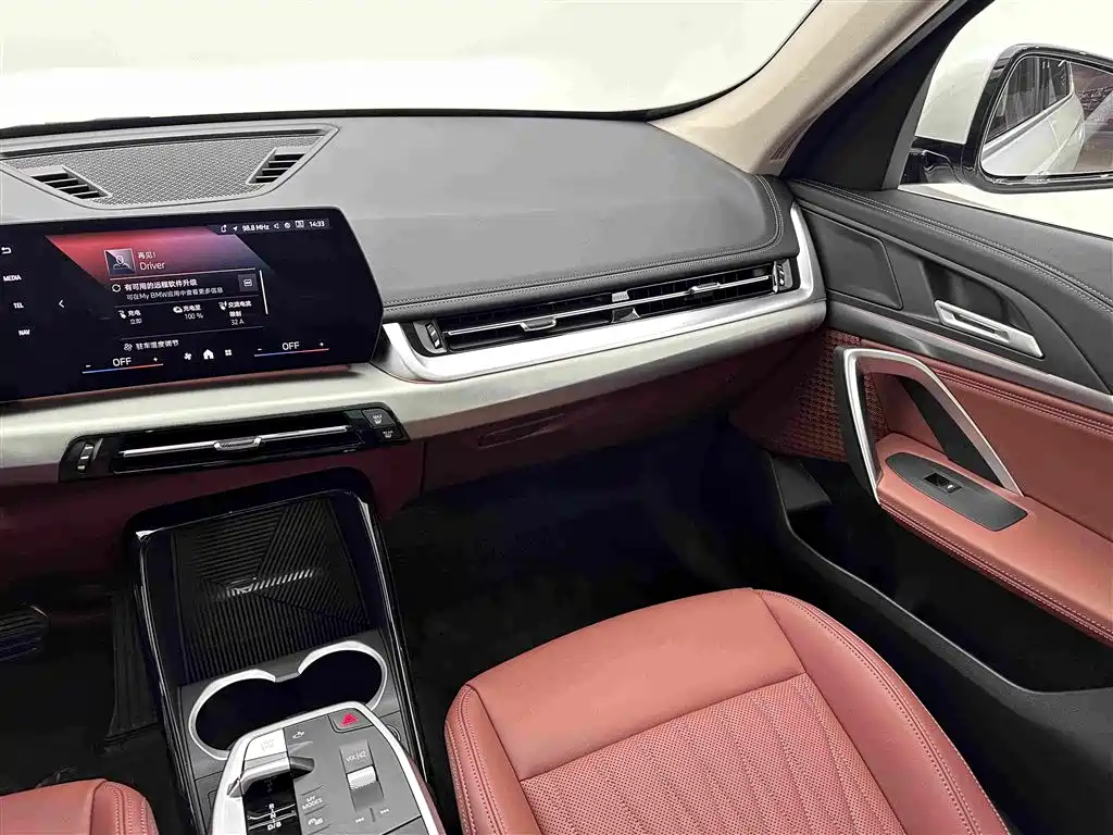 BMW iX1 — миниатюра 15