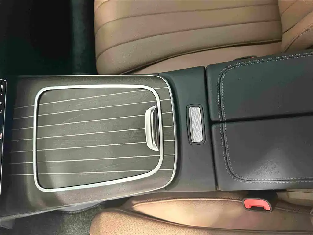 Mercedes-Benz E-Class — миниатюра 9
